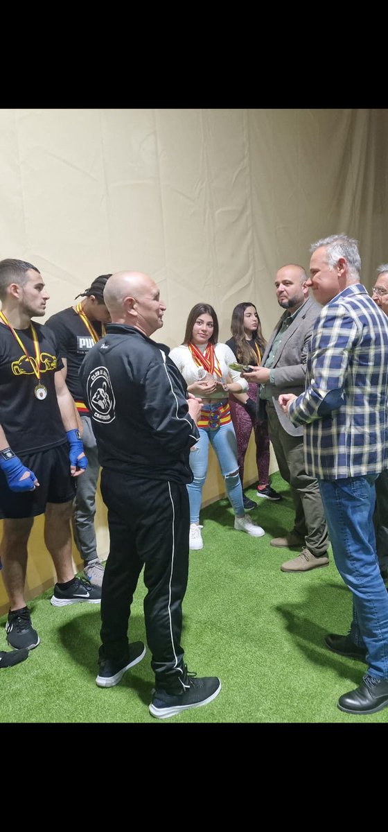 Manolo_Torres_'s tweet photo. Junto a @pcfernandez1968 y @carminafs, nos hemos reunido con Nayara Arroyo, Bicampeona de España de Boxeo. Los deportistas locales con reconocimientos nacionales, son el mejor ejemplo para las futuras generaciones de Cartagena.
#LiderandoElProgreso #CartagenaLaRazón https://t.co/o86NQm1HE9