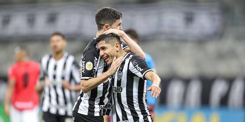 CentralDoCAM's tweet photo. Entre Nacho Fernández e Jefferson Savarino, quem você traria de volta?

É apenas uma pergunta. Nada informativo. 

📸 Pedro Souza/Atlético-MG https://t.co/NOTJOpLHKt