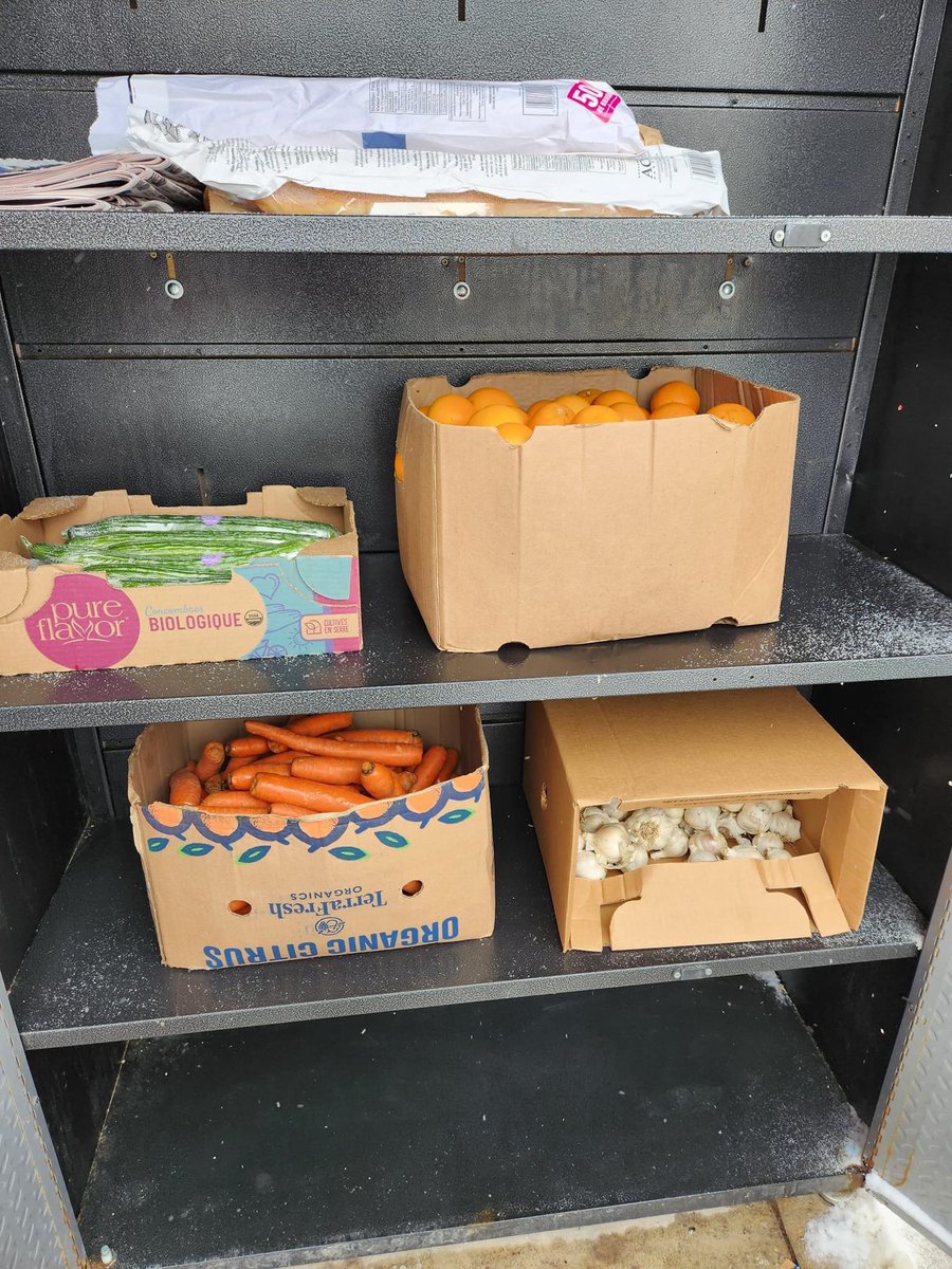 The snow may be blowing and the temperature dropping but CFKW volunteer Kim is helping ensure your fridge &amp; pantry are stocked with fresh food. 
✨
Thank you @PfOrganicFarms for another farm fresh Friday donation!