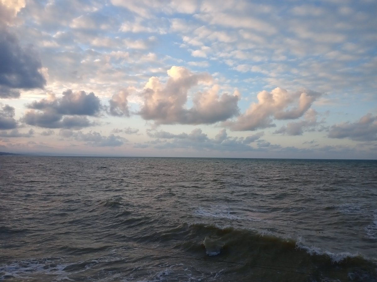 DirTecno's tweet image. L&apos;amore
mentre la vita ci incalza,
e&apos; semplicemente un&apos;onda 
alta sopra le onde.
Pablo Neruda
#PoesiePerLaSera
#VentagliDiParole