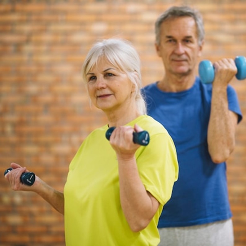 Como escolher o exercício ideal para quem já passou dos 60 anos

Práticas de pouco impacto e atividades que desenvolvam flexibilidade, equilíbrio e força muscular são as mais indicadas. Saiba mais no Estado de Minas: tinyurl.com/novocorretor10…