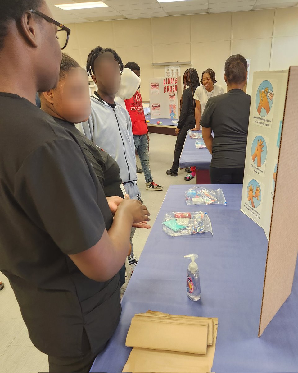 HealthMasd's tweet image. Health Science Students Peer Presentation On Personal Hygiene. HS students taught their peers how to properly floss, steps to handwashing, and shared with them what a healthy morning routine looks like.