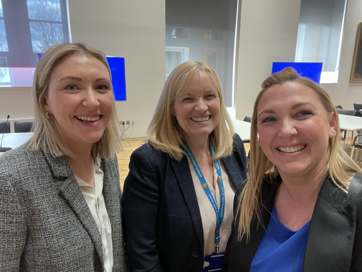 Feel so honoured to have been in the presence of three inspirational educators <a href="/john_hattie/">John Hattie</a> <a href="/WendyDelf/">Wendy Delf</a> and <a href="/osirisedu/">Osiris Educational</a> To say my mind is blown tonight is an understatement. #ilovemyjob #visiblelearning #metacognition #collectiveefficacy <a href="/WDCouncil/">West Dunbartonshire Council</a> <a href="/clydebankhigh/">Clydebank High</a>