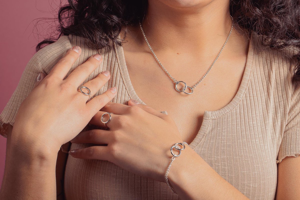 💖 This chunky sterling silver necklace features interconnected linked round open circles, representing the eternal connection between two people. 
#ForeverConnected #Necklace #MinimalistJewelry #infinityjewelry #tinylinksnecklace #liked #togetherforever #foreveryours #giftforher