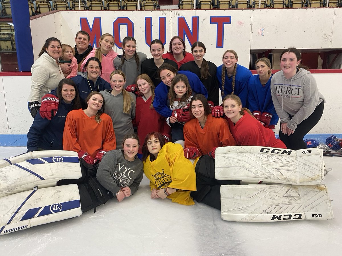 Mount Saint Charles Varsity Girls Hockey tweet media