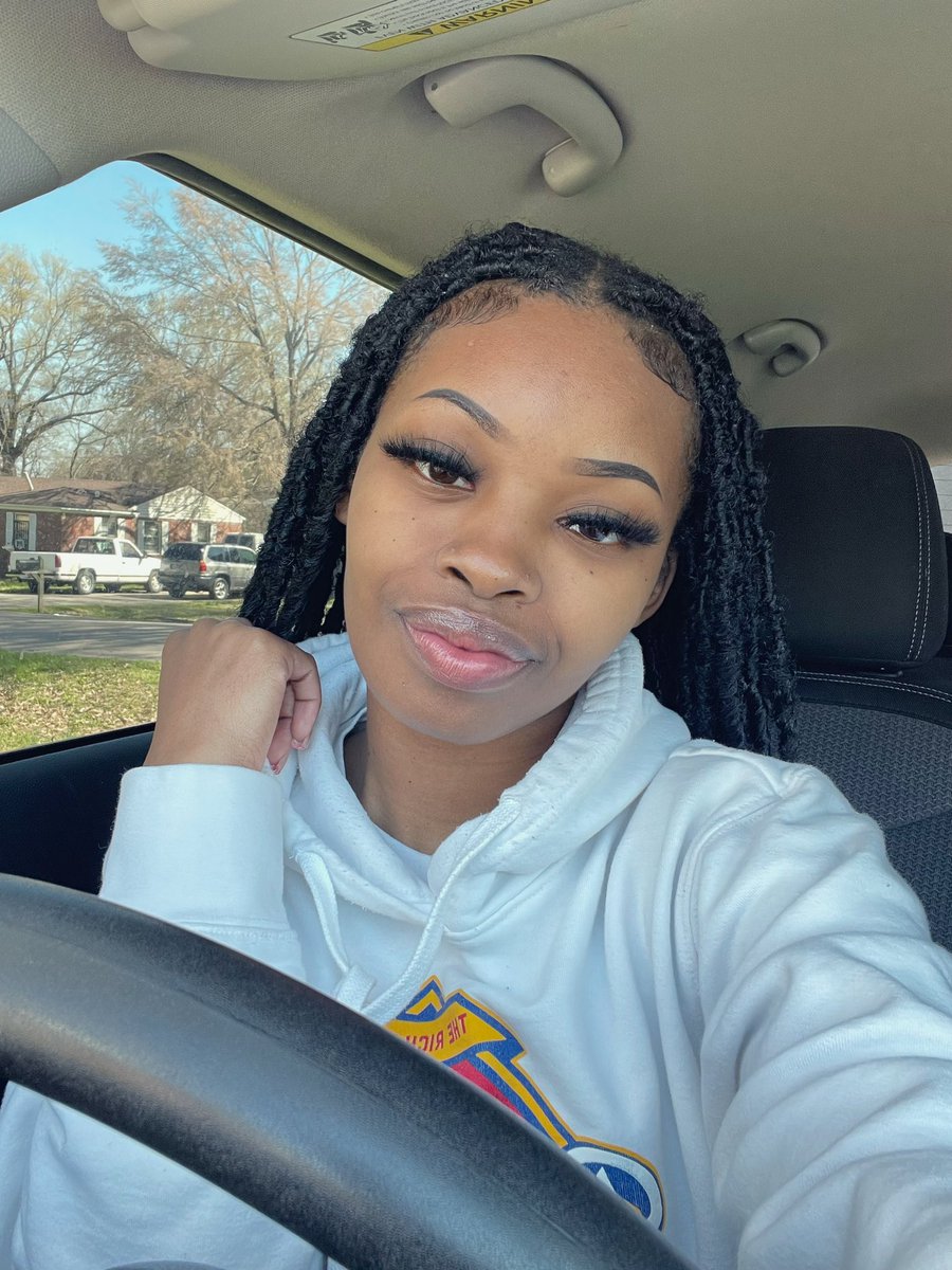 TheRealTee_e's tweet photo. Happy Friday 🫶🏾✨ https://t.co/5z9xgq8mzo