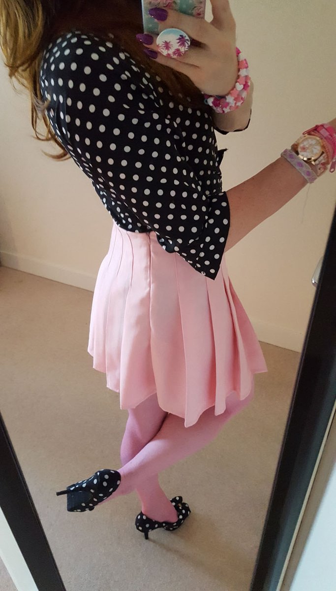 seph5000's tweet photo. @F1NN5TER ooooh, i know that skirt https://t.co/DIKYbl3aKO