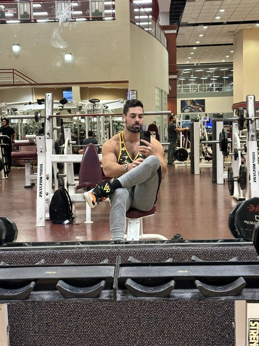 Just a normal selfie ❤️📸have a great day 🙏 https://t.co/xWPypG4l6t