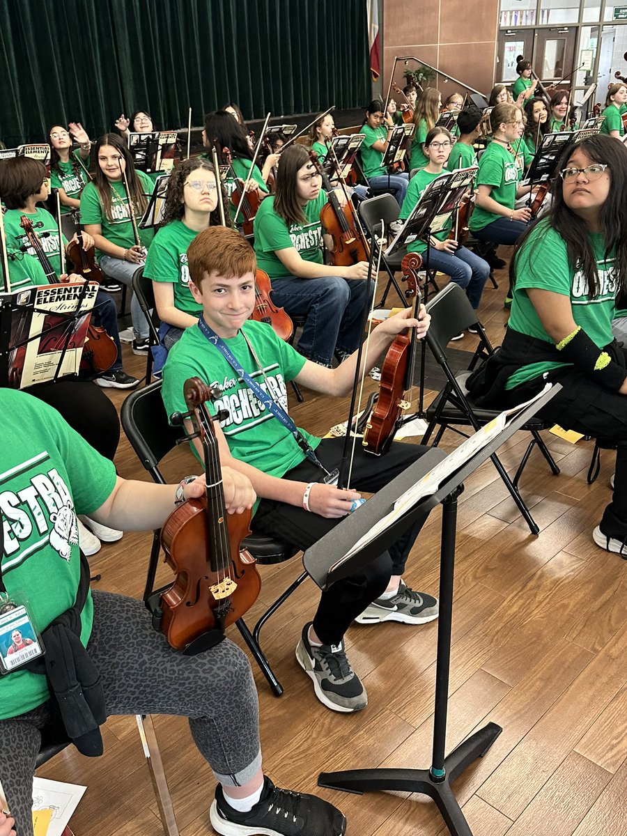 LP_ShelbyMiller's tweet photo. Thanks Baker for having us! Our Hawks enjoyed watching the different fine arts perform & we loved seeing former Hawks 💙💚 #AdventureAwaits #LPGreatThings https://t.co/65rQOngva6