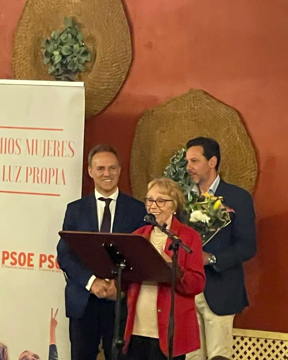 afanas_y's tweet photo. Desde @afanas_y queremos dar nuestra más sincera enhorabuena a nuestra presidenta, Antonia García Morales, que acaba de recibir de parte del @PSOEELPUERTO, el premio "Mujeres con Luz propia"con motivo del Día de Internacional de la Mujer  .
¡Enhorabuena a todas las #premiadas! https://t.co/v1lGuf1hQZ