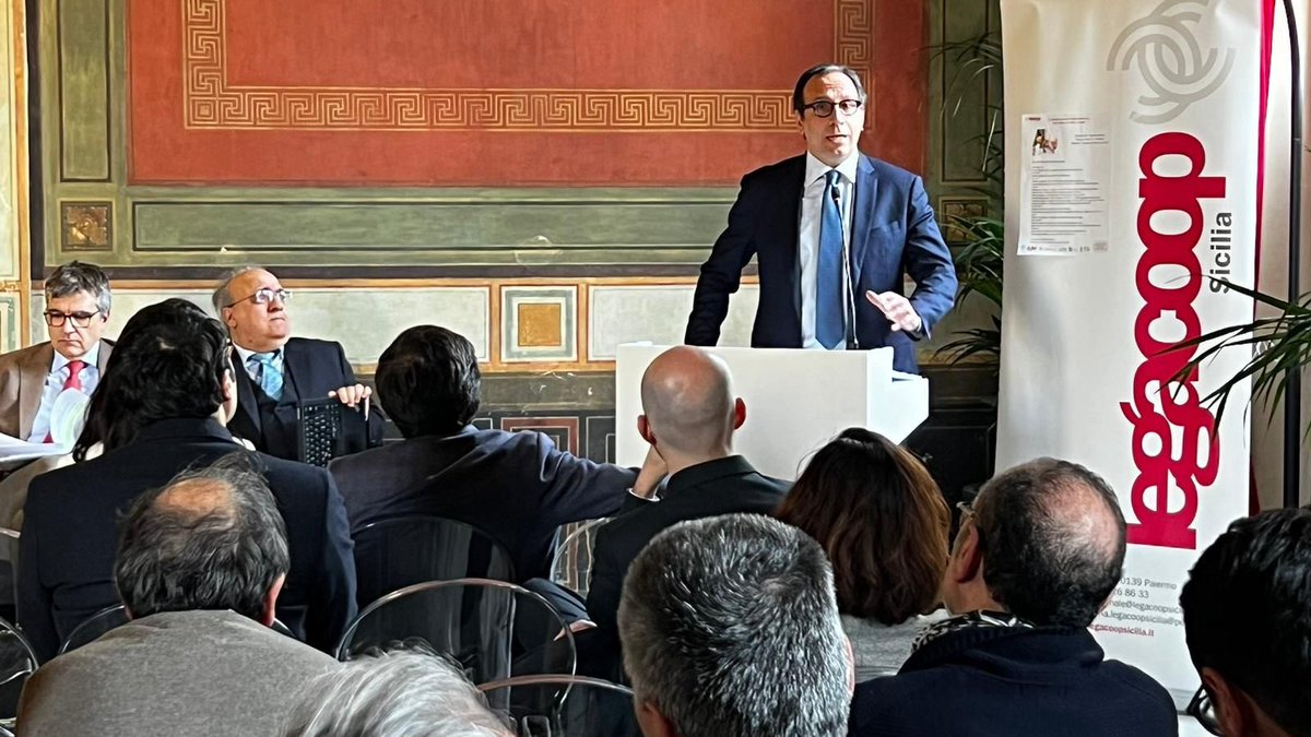 AlessandArico's tweet photo. Oggi sono intervenuto a un incontro organizzato da @LegacoopSicilia sul Nuovo Codice degli Appalti. Certamente uno strumento importante che porterà grandi innovazioni nel settore degli appalti della pubblica amministrazione. 

#Sicilia #Palermo #Siciliaincorsa @Regione_Sicilia https://t.co/qZgTbVMpjS