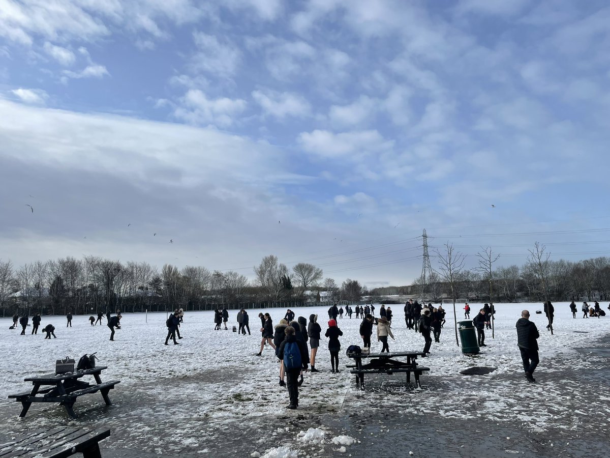 Miss_N_Murphy's tweet photo. One of my favourite mornings in work so far ⛄️❄️❤️ #SnowDay #SnowballFight  #GoodWhileItLasted https://t.co/qk43PxqZZ5