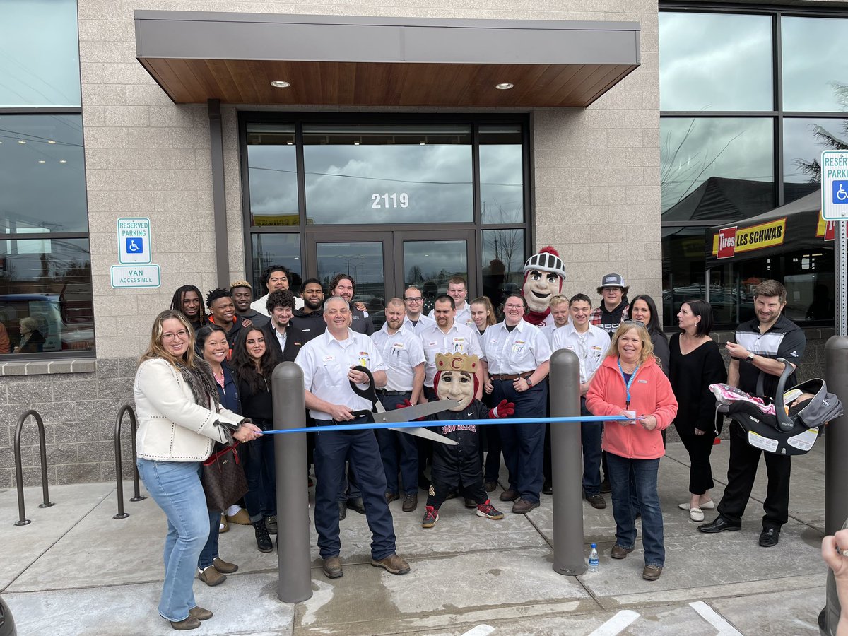 Congrats to the 9th street @LesSchwab on their beautiful new building! Thank you for supporting @CorvKnights @ @ORAllStarSeries 🫶⚾️🎉