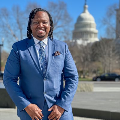 JRthaPrez's tweet photo. Everyday I thank God for how far He has led me. I have learned to trust Him over my own anxieties and fears. I am truly blessed and I encourage other to take a moment to reflect on how God continues to see you through it all too. #imblessed #NewProfilePic https://t.co/dmdf7nUbh4