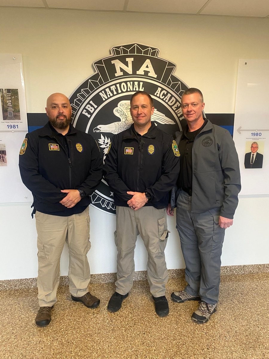 FBINAAQuantico's tweet photo. Thank you to Jared Brandeberry, future Session, Robert Ruxer, Session 287, and Colonel W. H. Anspach, III, Session 274 for touring the FBI Academy today and stopping by our National Office! 👍
#FBINAA #Session287 #Session274 #FutureSession https://t.co/QhB4nwTklJ