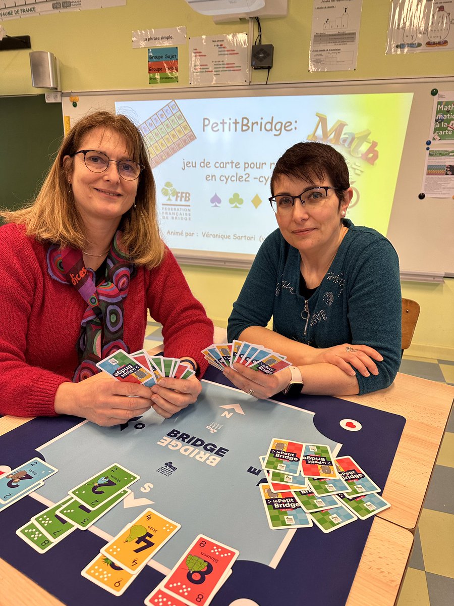 ecole_millay's tweet image. #SDM2023 #planmaths Véronique Sartori, formatrice maths et porteuse de projet FFB pour la région Bourgogne Franche Comté, est venue à la rencontre des CM1 CM2 pour un atelier PetitBridge, jeu de carte pour raisonner au cycle 3.