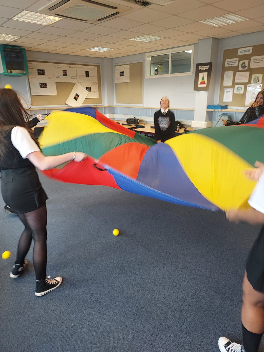 Part 2 of the students becoming teachers @LochendHigh National 5 class. 

Playing parachute games like popcorn and other games including toilet tig and What's the time, Mr. Wolf? 

The yp showed #courage leading the class in activities. 

#inspiringpotential #unlockingpotential