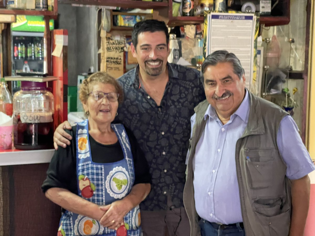 SadiMelo's tweet photo. Estoy muy agradecido del apoyo recibido por parte de mi amigo Mauro Tamayo, alcalde de Cerro Navia. 

Desde el municipalismo vamos a trabajar para dotar a Chile 🇨🇱 y su gente de una nueva Constitución nacida en democracia. https://t.co/HFtIiI8vgP