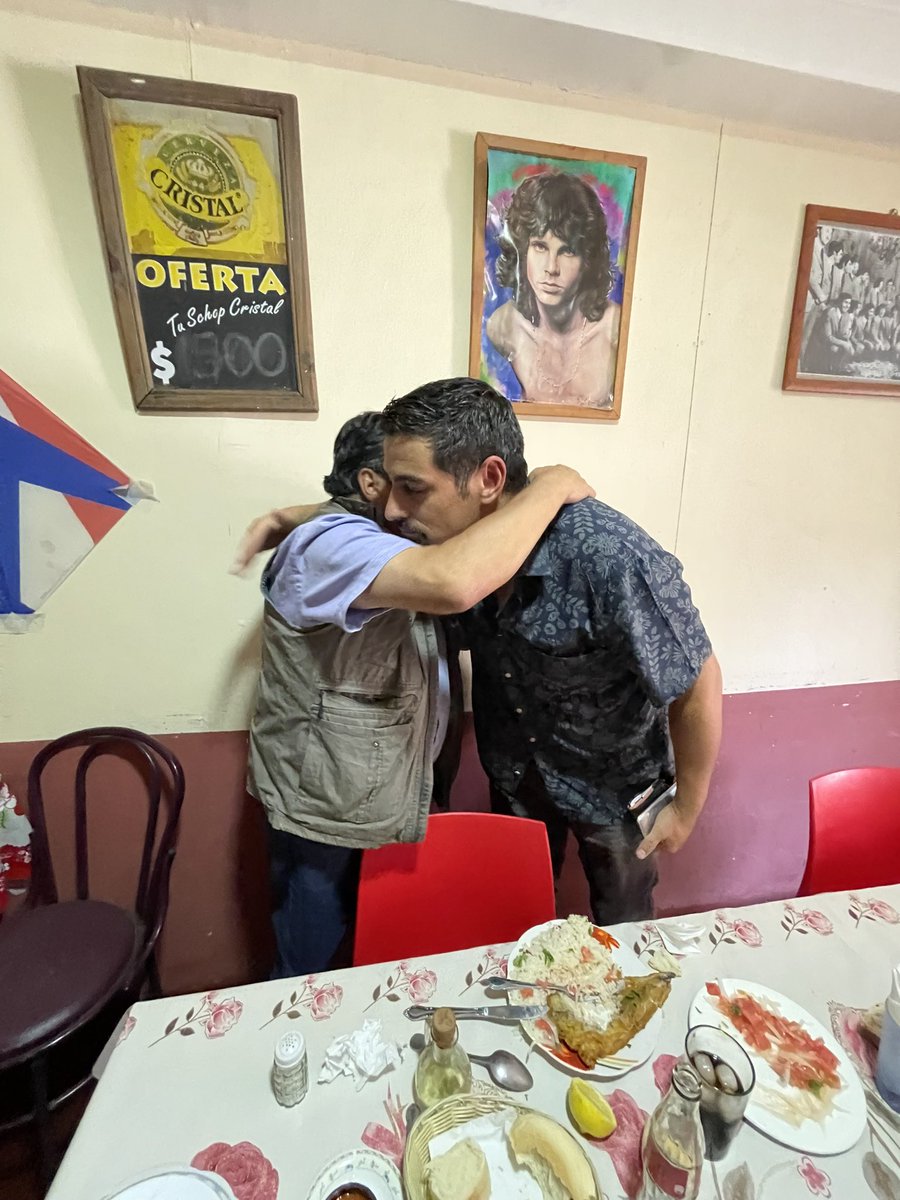 SadiMelo's tweet photo. Estoy muy agradecido del apoyo recibido por parte de mi amigo Mauro Tamayo, alcalde de Cerro Navia. 

Desde el municipalismo vamos a trabajar para dotar a Chile 🇨🇱 y su gente de una nueva Constitución nacida en democracia. https://t.co/HFtIiI8vgP