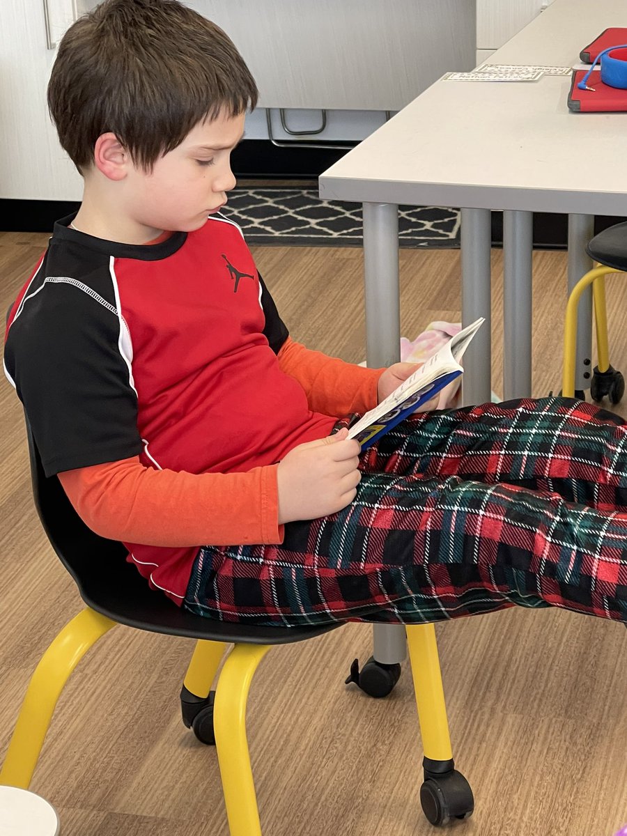 RJohnsonGR2's tweet photo. It’s the perfect day to snuggle up with a great mystery book! ❄️ 📚@GroveAve220 @barrington220 #WeBelong220 https://t.co/LNuCHaT9zw