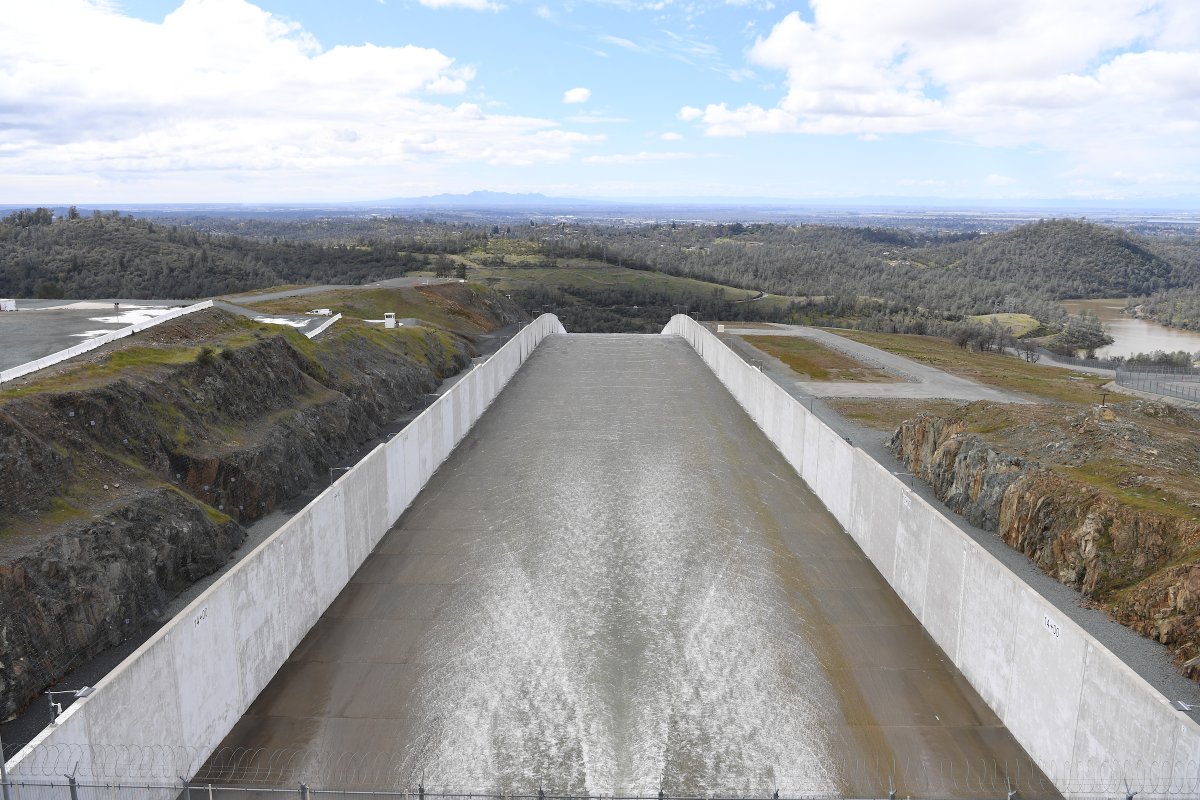 CA_DWR's tweet image. Although a relatively small spill is initially anticipated at Lake Oroville, the new spillway is fully operational and capable of handling much higher releases if needed. The #spillway was last used in April 2019 up to a flow of 25,000 cfs.