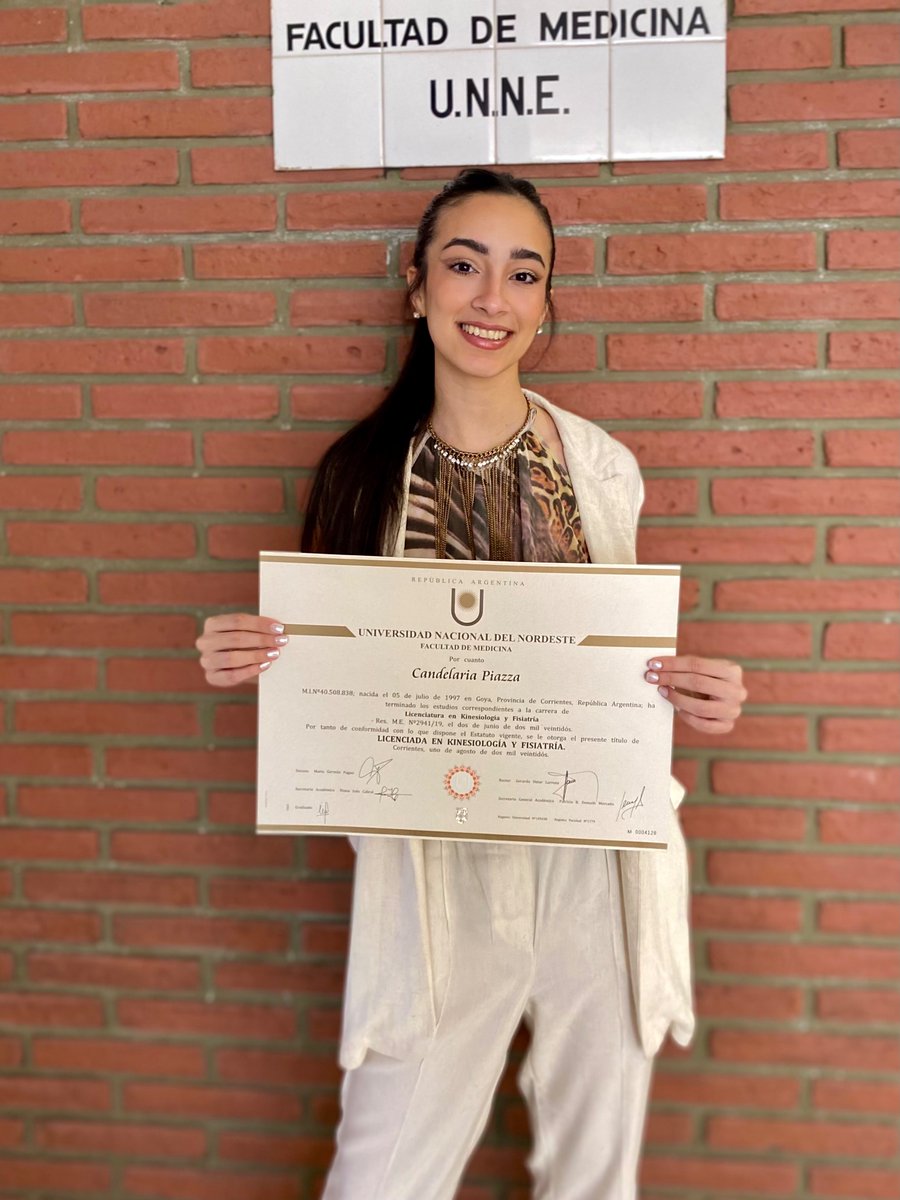 Dejo esto por acá para mi amiga que cree que ser inteligente pasa por si mostramos el orto o no. Que te arda, algunas podemos con los dos 💅🏽