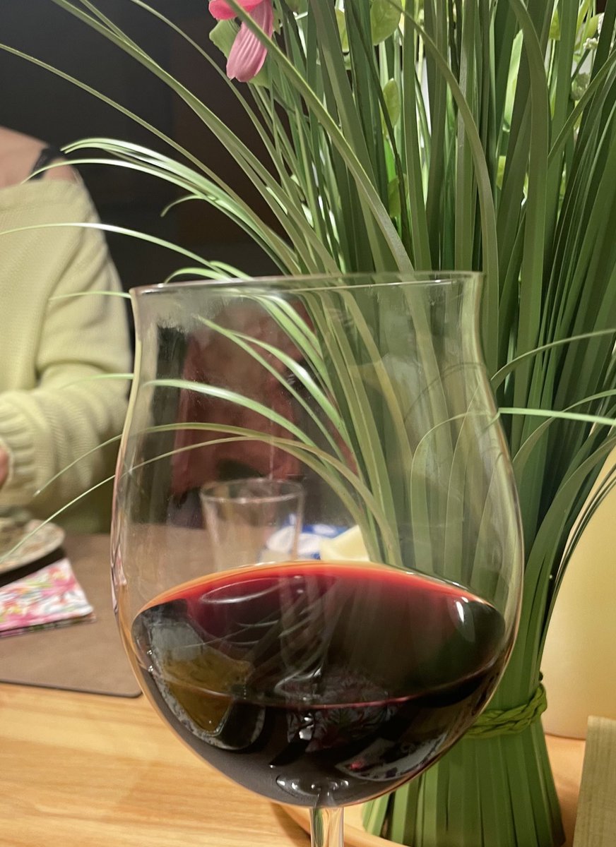 祖父祖母の家で🍻
回復食期なのに、結局お酒を飲んでしまった😭

でもハムスター見せてもらって満足🥺
動物たまらん🥺🥺🥺
早くうちも犬か猫か動物飼いたいな https://t.co/geCFs99EZd