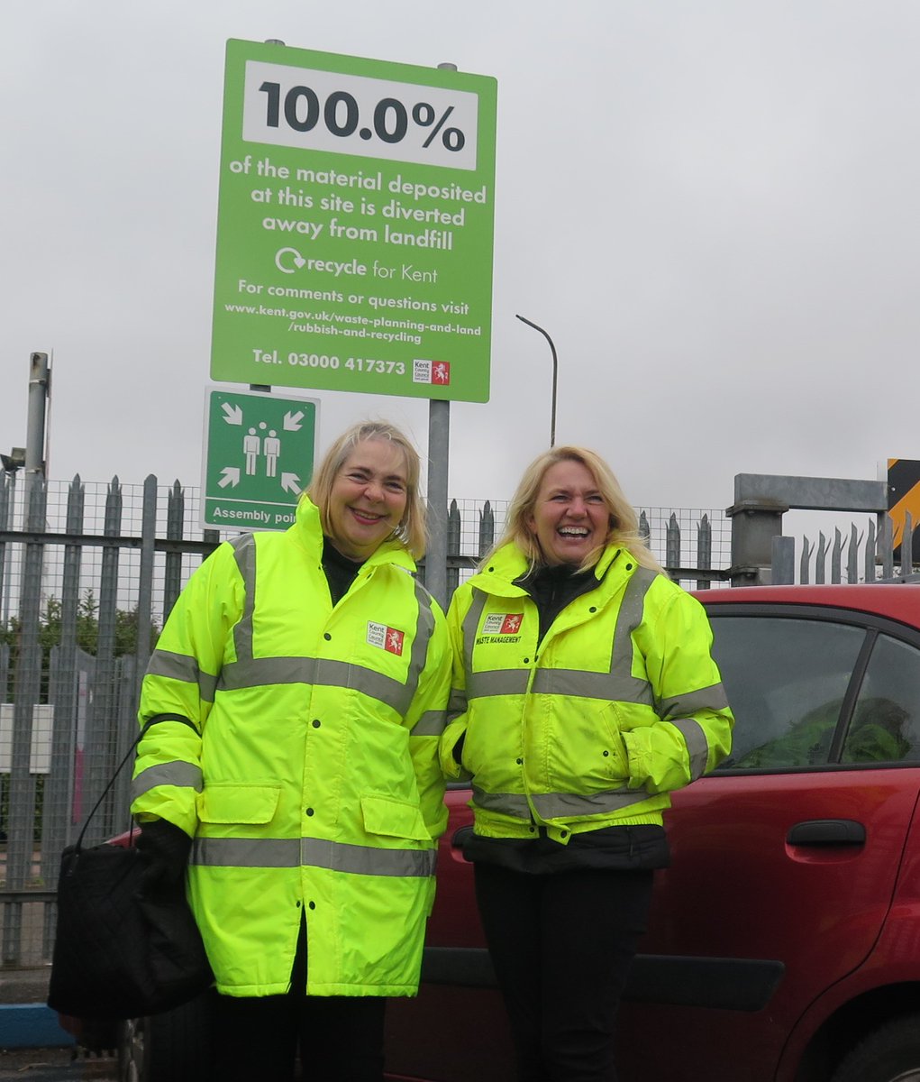 susanjcarey's tweet photo. Visited #Swanley Household Waste Recycling Centre today with Cathy Smythe of @Kent_cc Waste Management Team. Good to see those bringing waste sorting it into the correct bin as this really helps #recycling 
100% diversion from landfill for this site. #KentEnvironment https://t.co/kysPOYPFDx