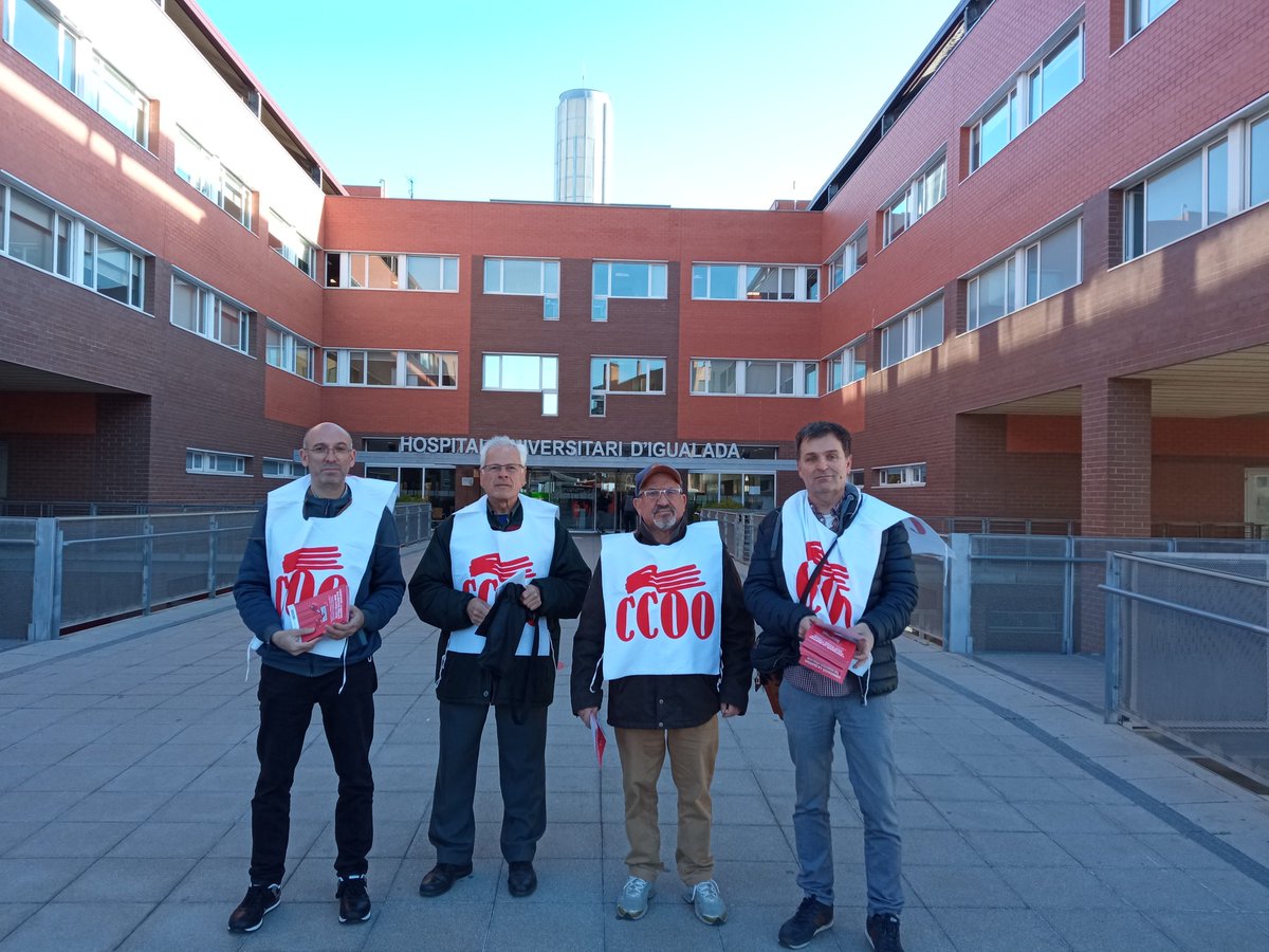 alfredsimo_'s tweet photo. Avui a l' @Hospitaligd hem recolzat al comitè en el repartiment de fulletons informatius en defensa dels serveis públics @ccoo_bll_apag @CCOOsanitat i per un augment dels seus pressupostos https://t.co/UhkuuDaiZb
