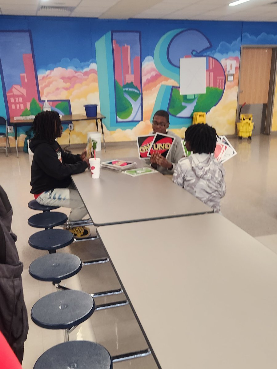 msb_kg's tweet image. #lunchplay #SELday #middleschoolvibes @SEL_APS @ToliverDennis