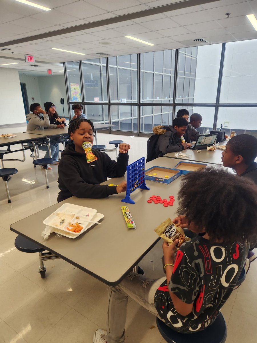 msb_kg's tweet image. #lunchplay #SELday #middleschoolvibes @SEL_APS @ToliverDennis