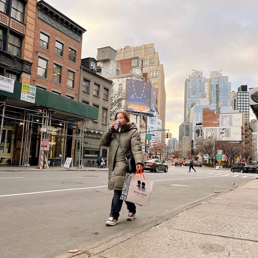 My toxic trait is I always have to get a fancy matcha when I’m shopping 😇 

#sohonyc #nycshopping #sohonewyork #manhattan #minandmonbags #rollienation #alwcnyc #mykindafriday instagr.am/p/CpnxIO9SpOM/