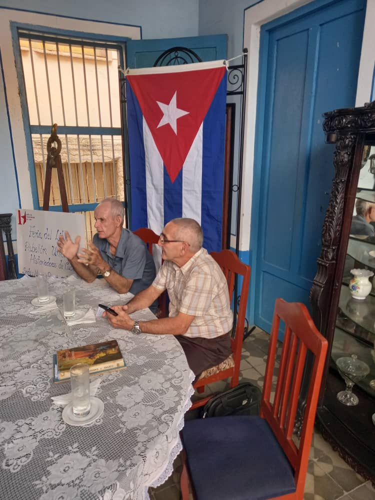 En la tarde de ayer nuestra delegación en la provincia de Sancti Spíritus presentó el libro La cueva de Caguanes en la 31 Feria del Libro📚, evento que está dedicado al centenario del Dr Antonio Núñez Jiménez.