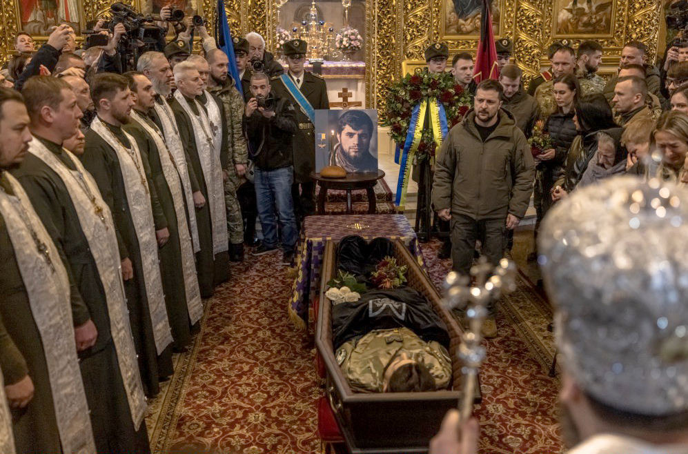Telegraph Pictures (@telegraphpics) on Twitter photo Powerful shot of President Zelensky with Sanna Marin at the funeral of Ukrainian serviceman Dmytro Kotsiubailo, known as "Da Vinci, at Saint Michael's Golden-Domed Monastery in Kyiv <a href="/RomanPilipey/">Roman Pilipey</a> <a href="/GettyImagesNews/">Getty Images News</a> #UkraineRussiaWar️ #Ukraine #UkraineWar Powerful shot of President Zelensky with Sanna Marin at the funeral of Ukrainian serviceman Dmytro Kotsiubailo, known as "Da Vinci, at Saint Michael's Golden-Domed Monastery in Kyiv <a href="/RomanPilipey/">Roman Pilipey</a> <a href="/GettyImagesNews/">Getty Images News</a> #UkraineRussiaWar️ #Ukraine #UkraineWar