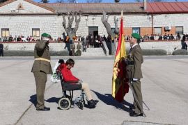 EricePedro's tweet photo. Acabo de dar mi adiós a una luchadora. El maldito ELA se ha llevado a la Cabo 1° Pilar Lara, con quien serví de capitán. Después de 20 años, pude saludarla, emocionado, el 31 de enero, cuando se despidió de la Bandera en su unidad, la AALOG 11. Ya eres inmortal, valiente. DEP 🙏🏻 https://t.co/zHlHipqs3C