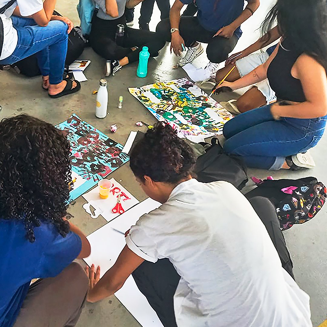 RjSepe's tweet photo. A comunidade escolar do Colégio Estadual Central do Brasil realizou nesta sexta, 10 de março, ato em apoio aos animadores culturais. 🧶

#sosanimaçãocultural https://t.co/9T8jyWKkcG