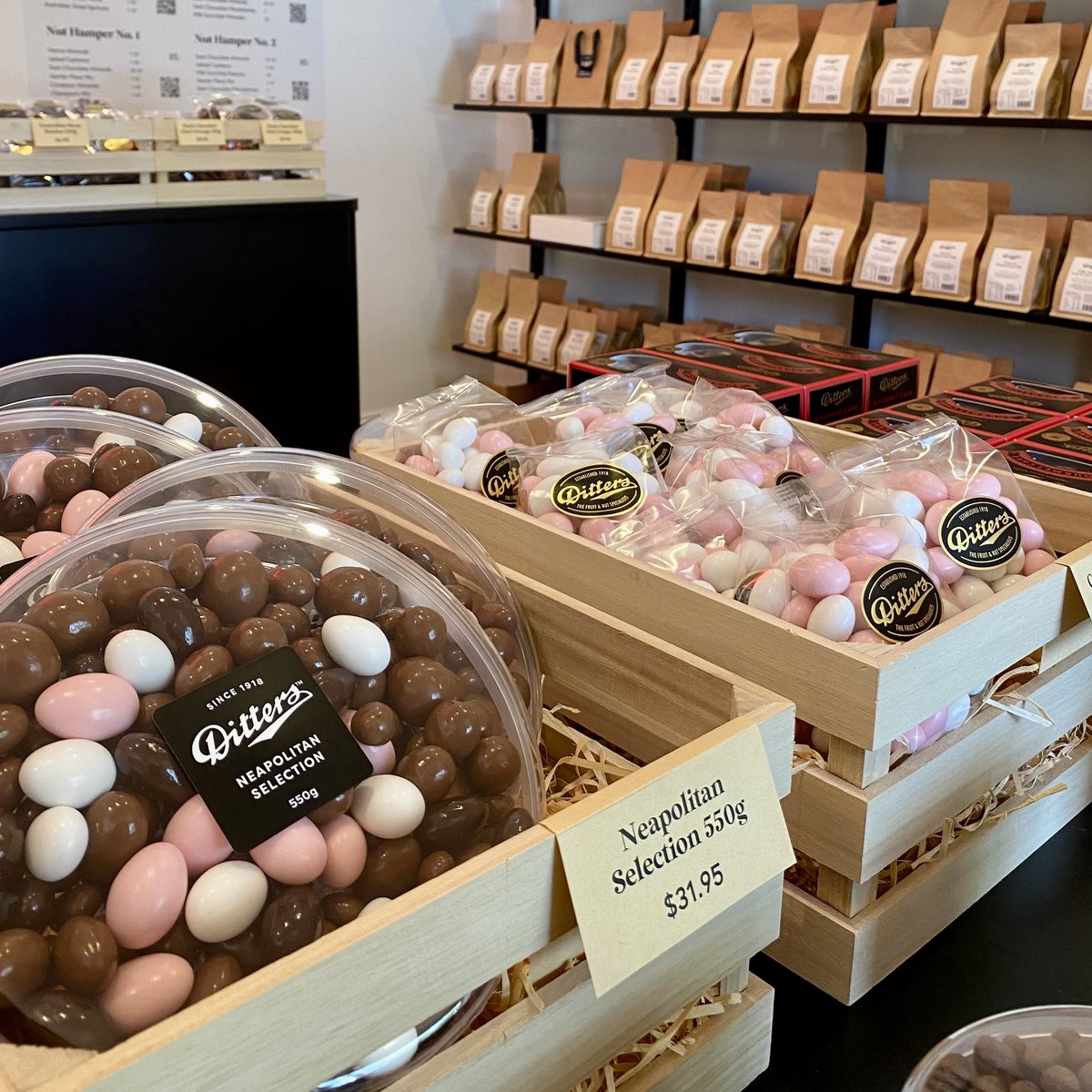 dittersnuts's tweet photo. 3 reasons to visit our shop today:
💗 Goodies for the long weekend
💗 Stock up for Easter
💗 Free sample choc macadamias

Open 1-4pm. Find us on Kegworth Road, off South Rd, near Spotlight.

https://t.co/OAJW31TRT8

#Adelaide https://t.co/gOs4vIpzEw