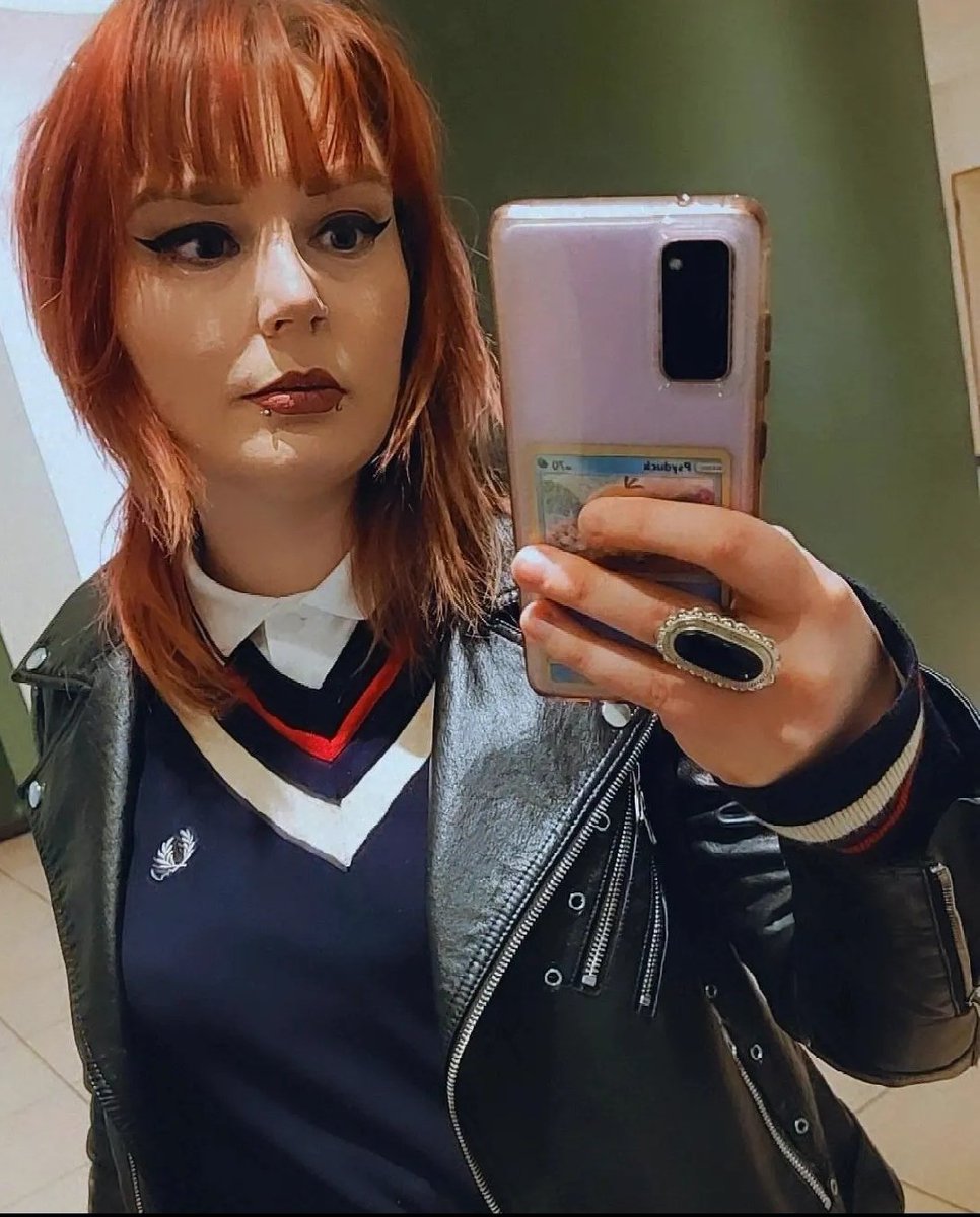 Its #fredperryfriday !! What are you guys wearing this week? Jenn's went with the classic twin tipped crisp white Freddie and this beautiful navy Fred Perry jumper! 

#fredperry #fredperrygirl #nefollowers #nebloggers #secondhandfinds #prelovedclothing