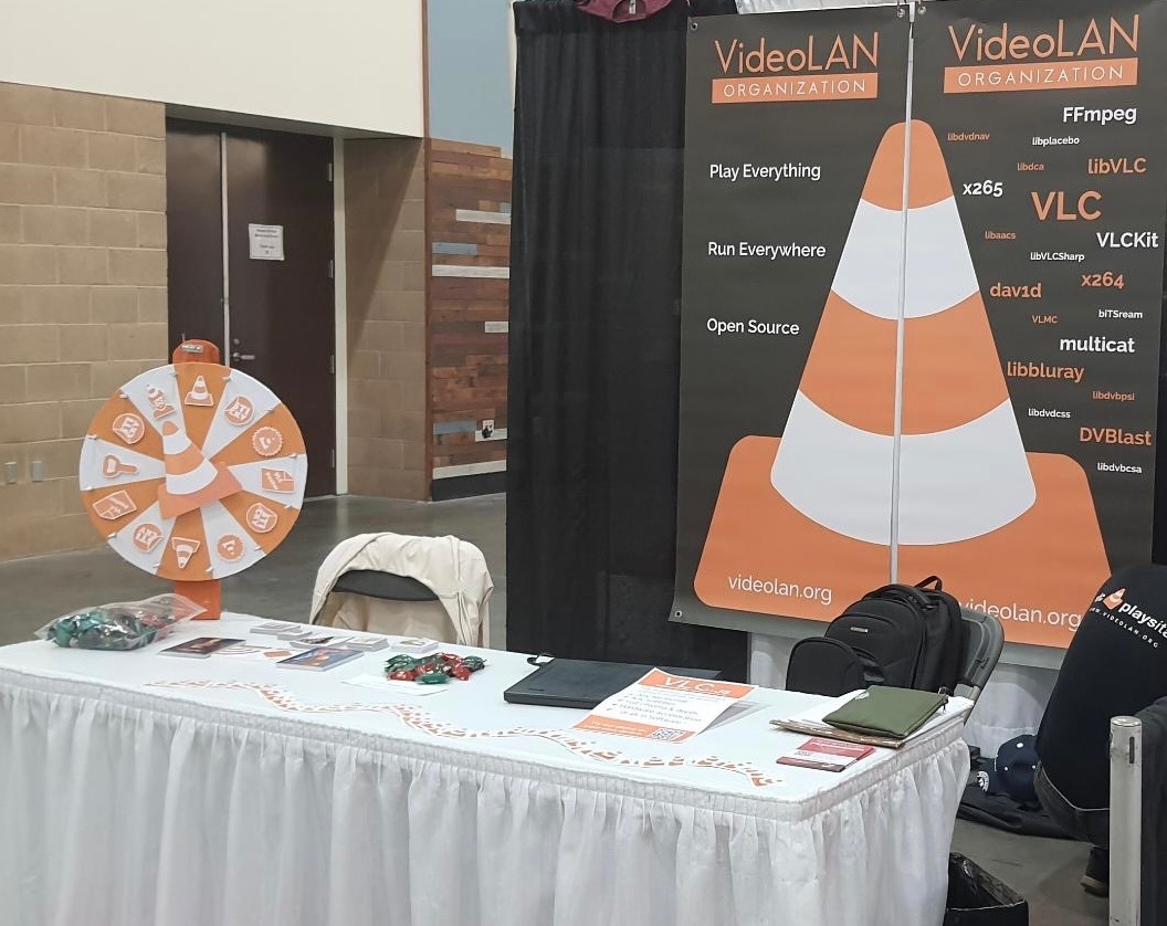 VideoLAN on Twitter to our booth 234 at socallinuxexpo to win