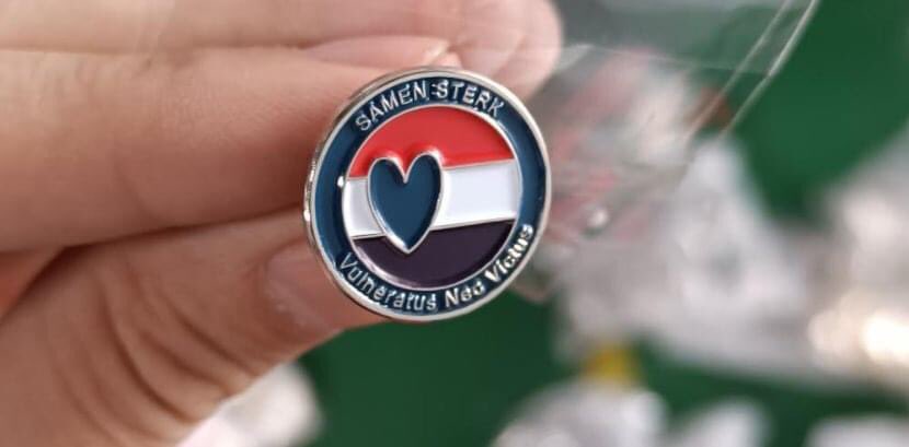 cees327's tweet photo. “VULNERATUS NEC VICTUS"
Vandaag werd mijn maat de “Coin” van de #bnmo afdeling politie uitgereikt, ”Gewond maar niet Verslagen”. Grote blijk van waardering voor haar inzet voor onze maatschappij. Was een prachtige middag, ongeveer 25 collegae vergezeld van partners, gezin, https://t.co/N55oa0ajhg