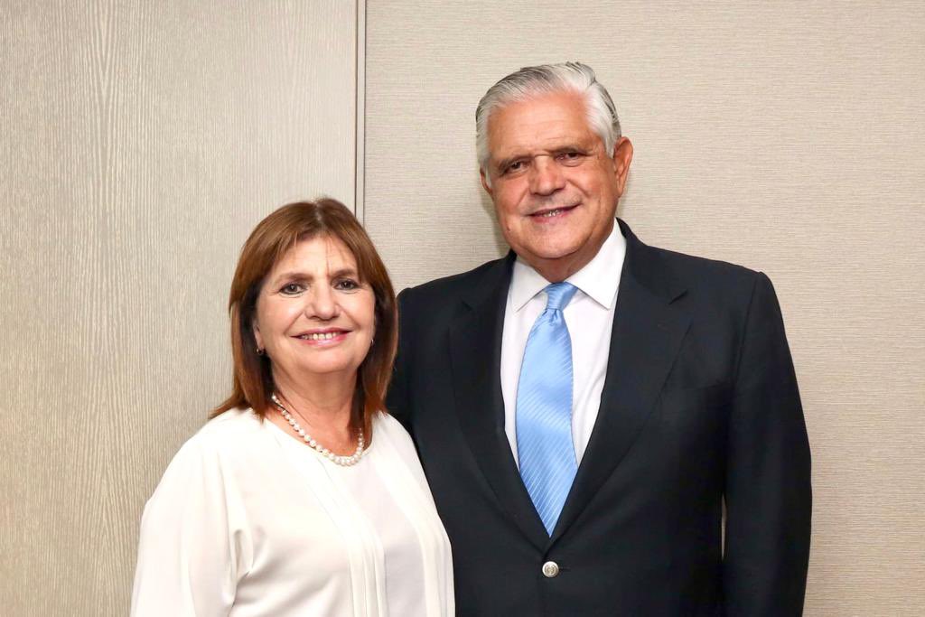 rlopezmurphy's tweet photo. El potencial de Argentina es colosal e innegable. Con FUERZA, coraje y compromiso, vamos a sacar nuestra Nación adelante y arrollar al kirchnerismo en las urnas. https://t.co/wAlVLZX68K