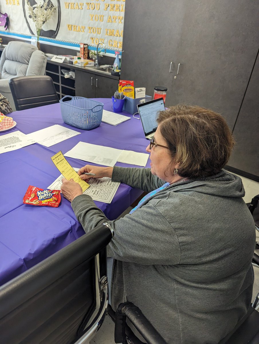 MooreCounselor's tweet photo. Positive Affirmations  and photo. Booth in the Zen Zone! #SEL #PowerinThePause @GoodmanES_AISD @franks_kesha @Counseling_AISD https://t.co/JdQ31cqGmC