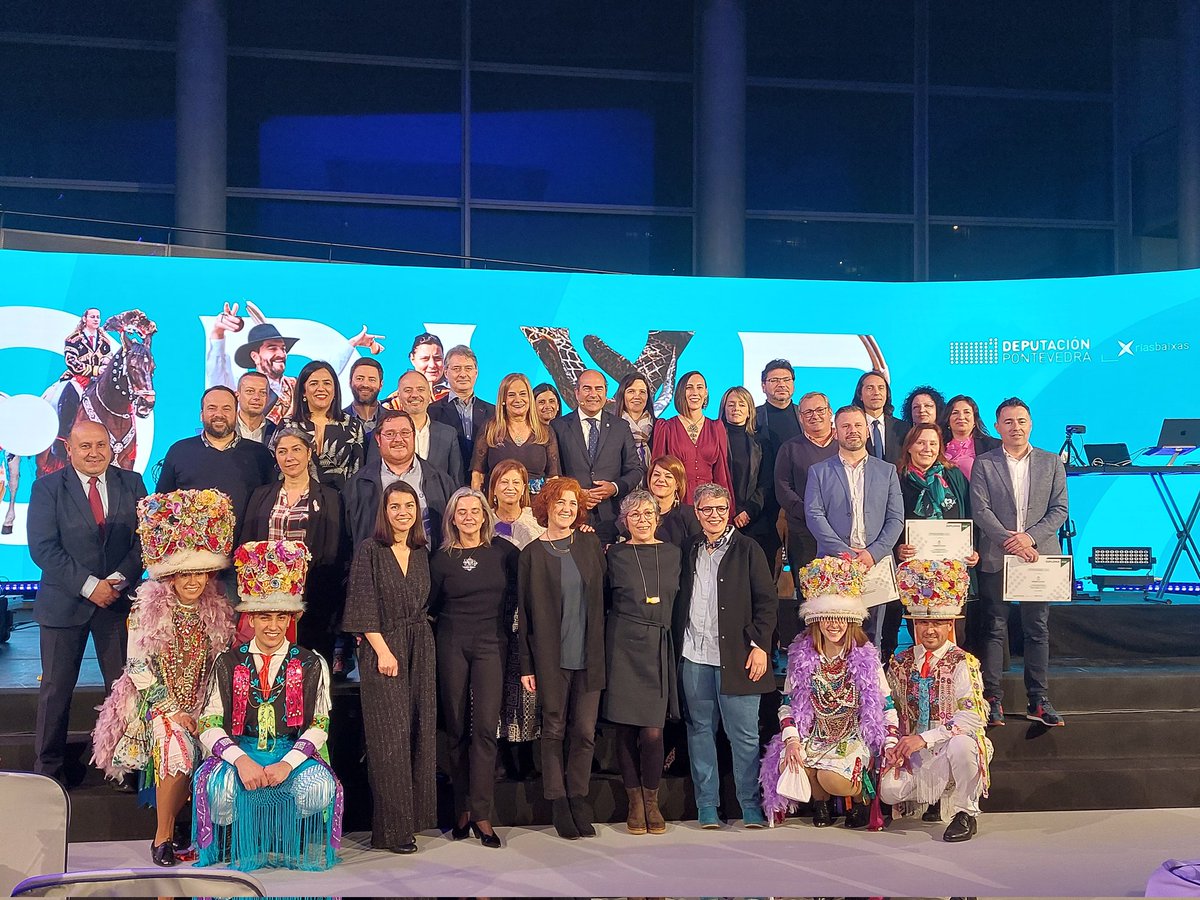 #GalaOrixeRíasBaixas

Grazas as máis de 400 persoas, establecementos, entidades e concellos que hoxe nos acompañástedes no <a href="/pcongresosvigo/">Auditorio Pazo de Congresos Mar de Vigo</a> para homenaxear o sector turístico e o patrimonio inmaterial de #PontevedraProvincia 👏