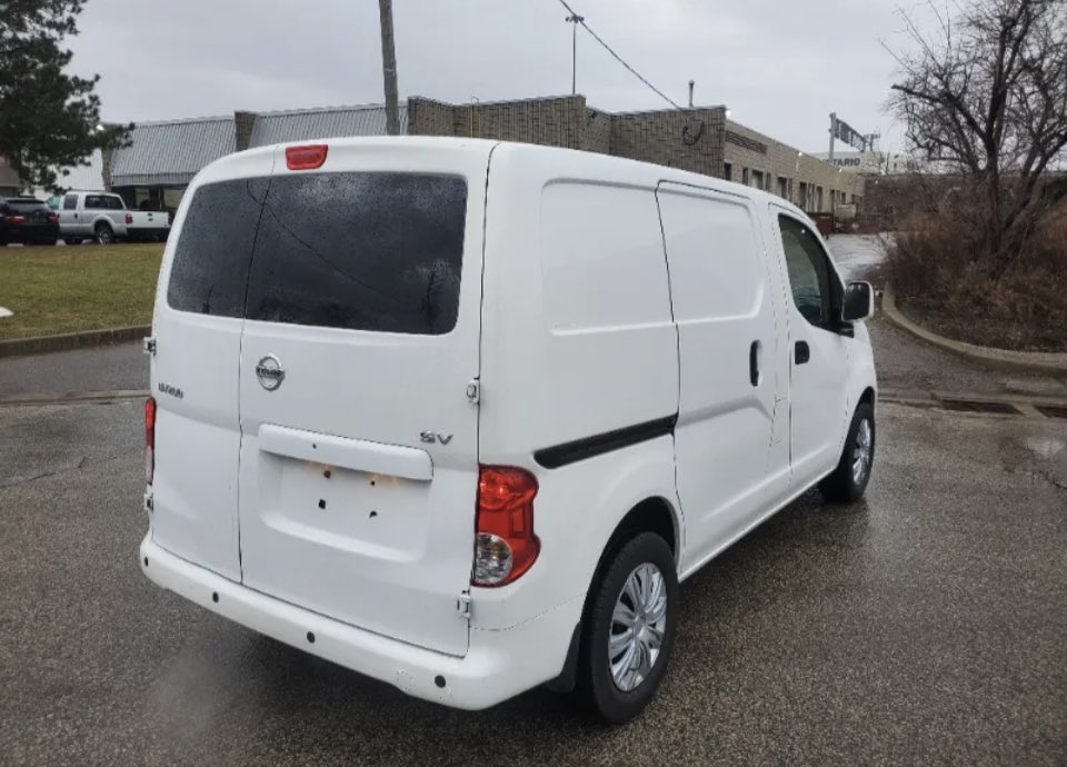 FloridaJoe7's tweet image. Welcome the New @BroadsideNFT Rave Bus! It’s only right that we gotta graffiti it up with our Brand! 🤔 #broadsidecriticallogistics catch me in a city Near you! #youarewhatyoushare