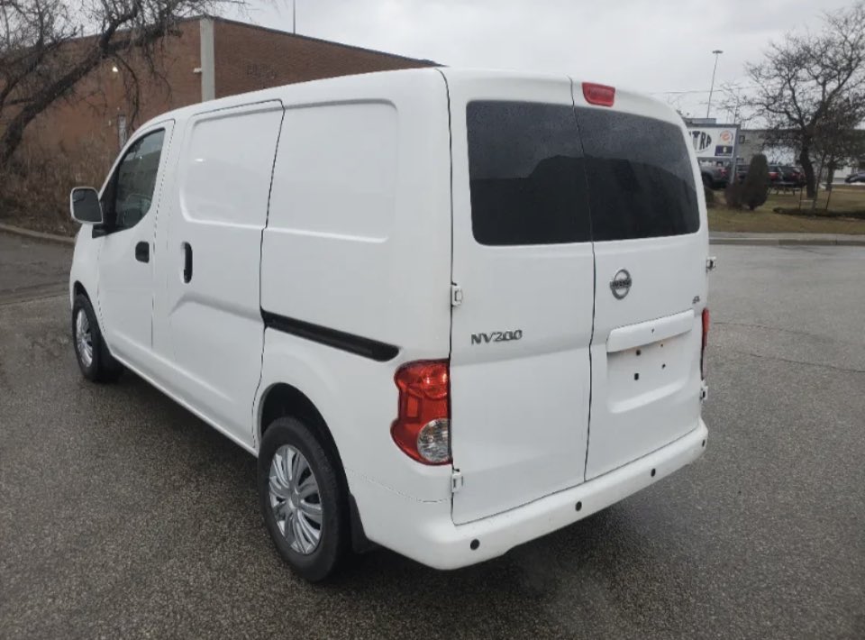 FloridaJoe7's tweet image. Welcome the New @BroadsideNFT Rave Bus! It’s only right that we gotta graffiti it up with our Brand! 🤔 #broadsidecriticallogistics catch me in a city Near you! #youarewhatyoushare