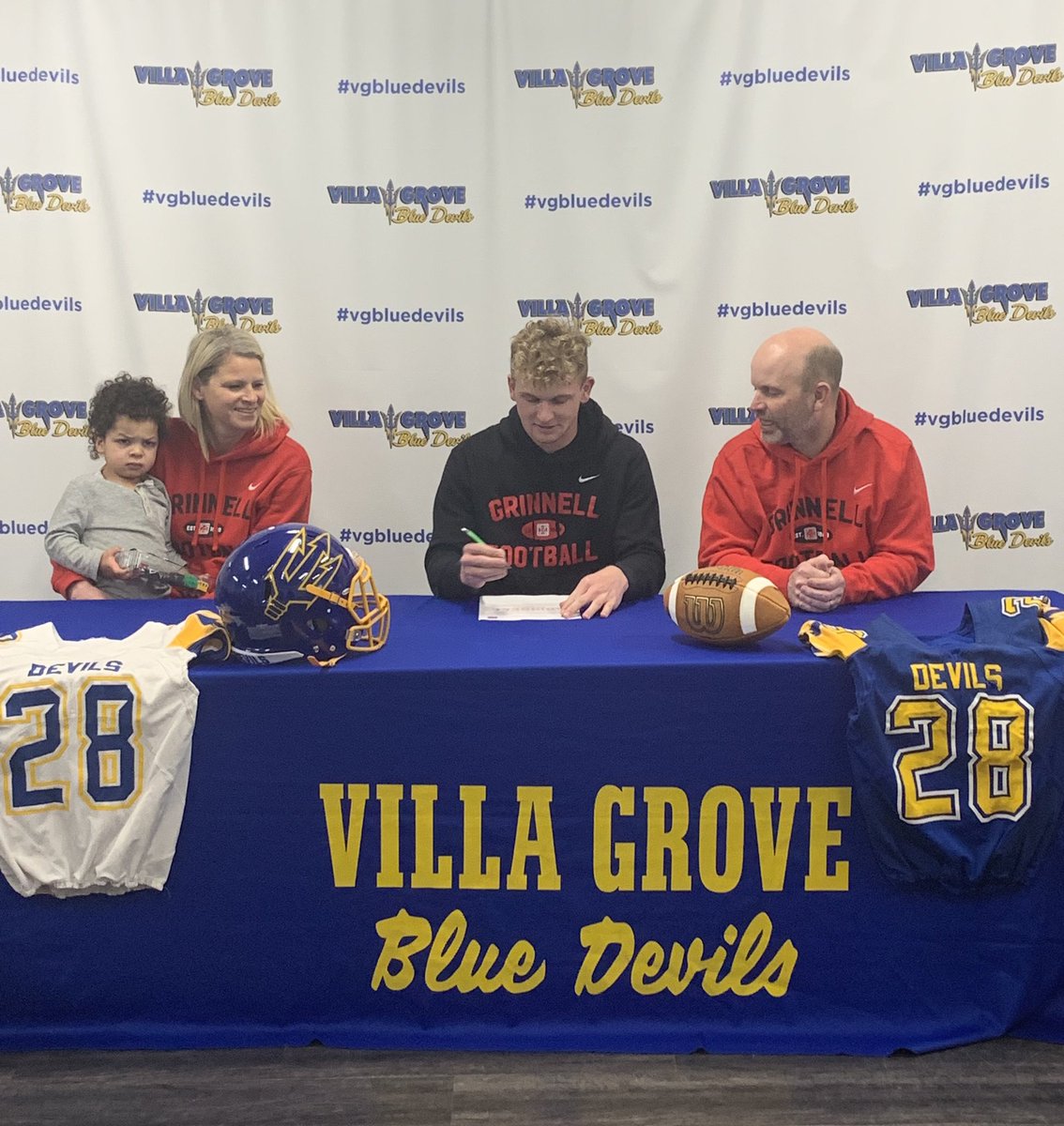 VGBlueDevils's tweet photo. Luke Zimmerman is headed to Grinnell College to play football &amp; continue his academic career! Congratulations, Luke! @VG302 @ngpreps https://t.co/foA0z99rfm