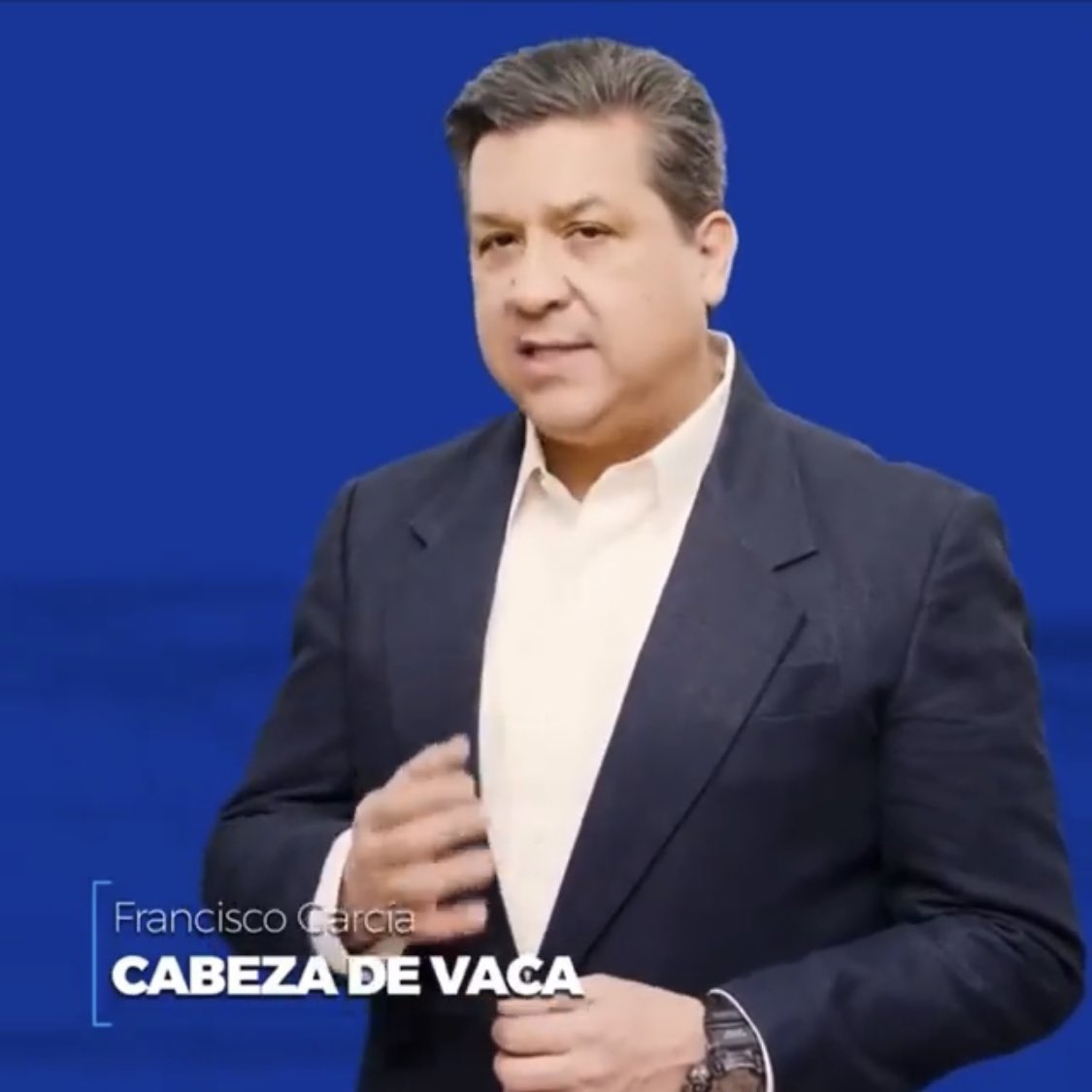 C_Dominguez_R's tweet photo. Decirle a @fgcabezadevaca que en su administración asesinaron a mi padre, el periodista Carlos Domínguez. Y que él y el fiscal @IrvingBarriosM hicieron un cochinero con la investigación. Así que no vengas con que eres muy fregón, porque para mi familia fuiste la peor desgracia. https://t.co/Fs3reBbUWZ