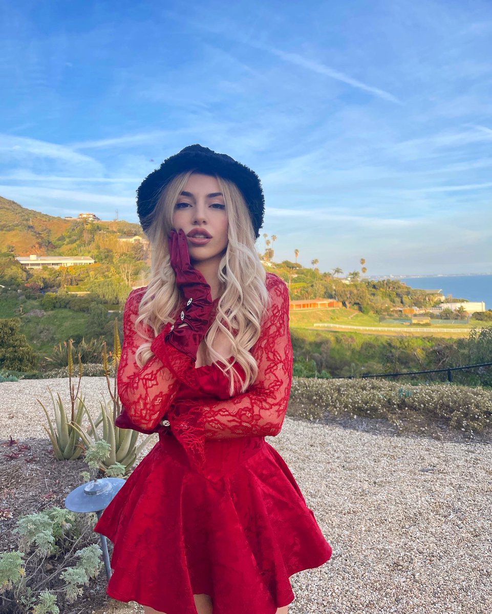 Ava Max stunning via her social media 💓