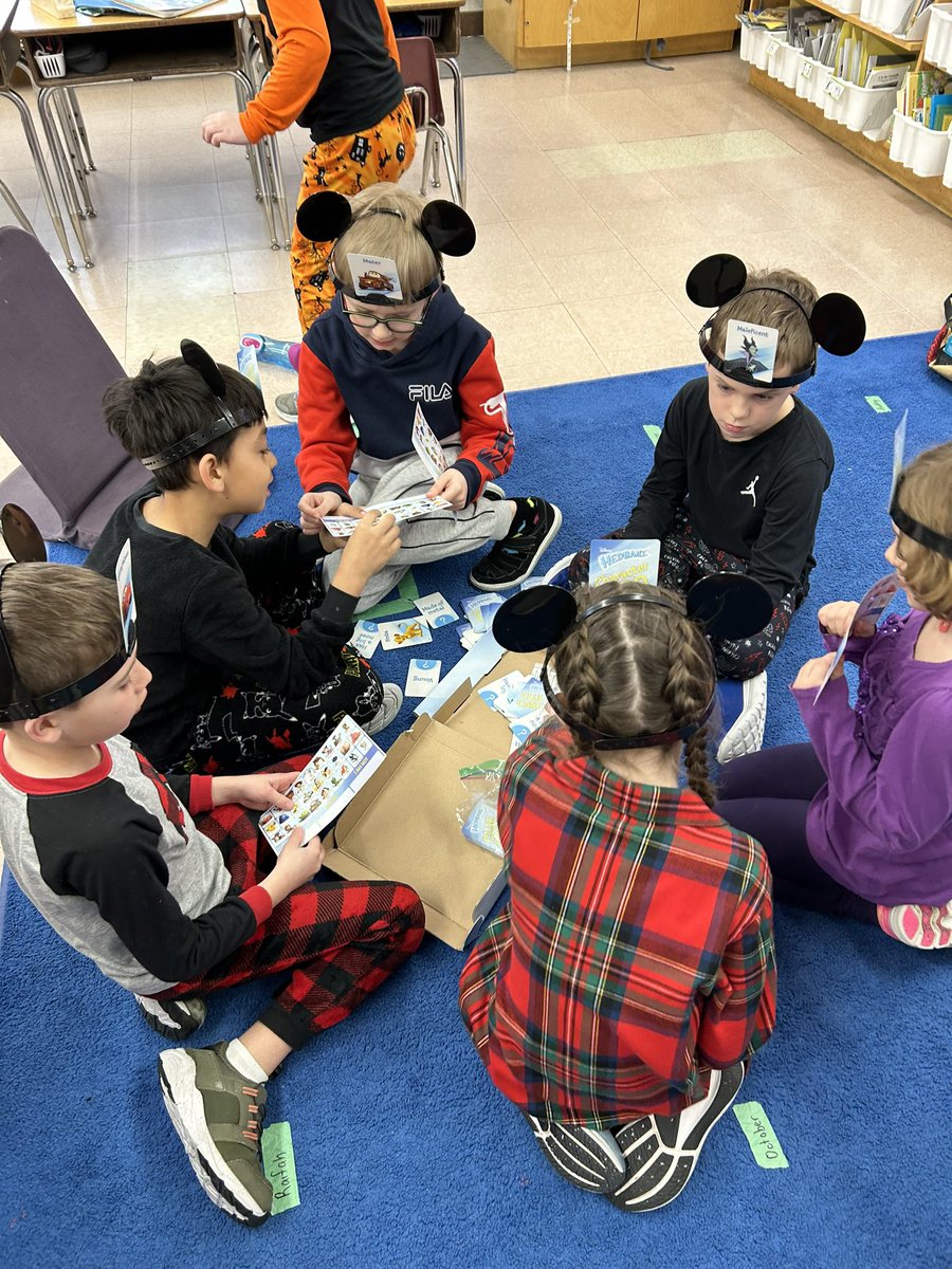 MissM_room105's tweet photo. PJ day and board game day was a huge success before march break! 😁 #BanburyHeights #GEDSB #sharing #takingturns #collaboration #counting #happymarchbreak #grade1/2 https://t.co/cUovRmgGq3