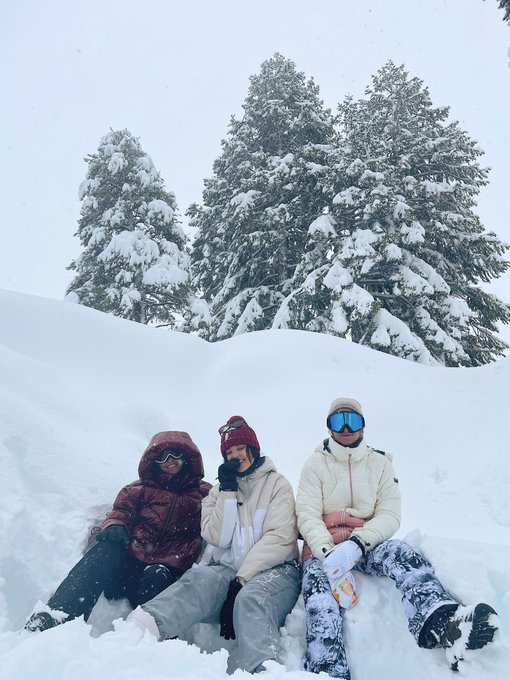Snow bunnies 🤍 https://t.co/465mVpzyVg